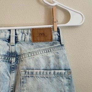 Zara Light Washed Ripped Jeans